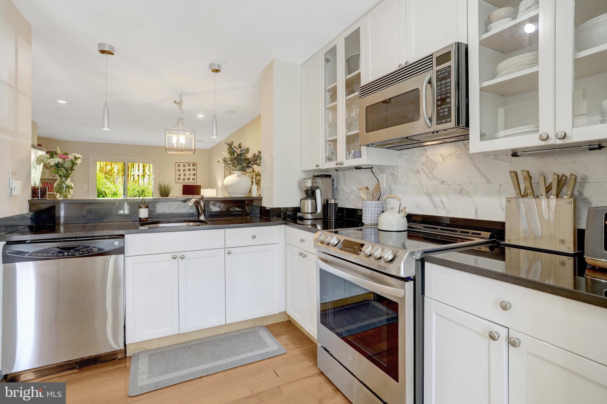 3907 9th Road South Arlington, VA 22204 - Photo 3 of 35 Kitchen