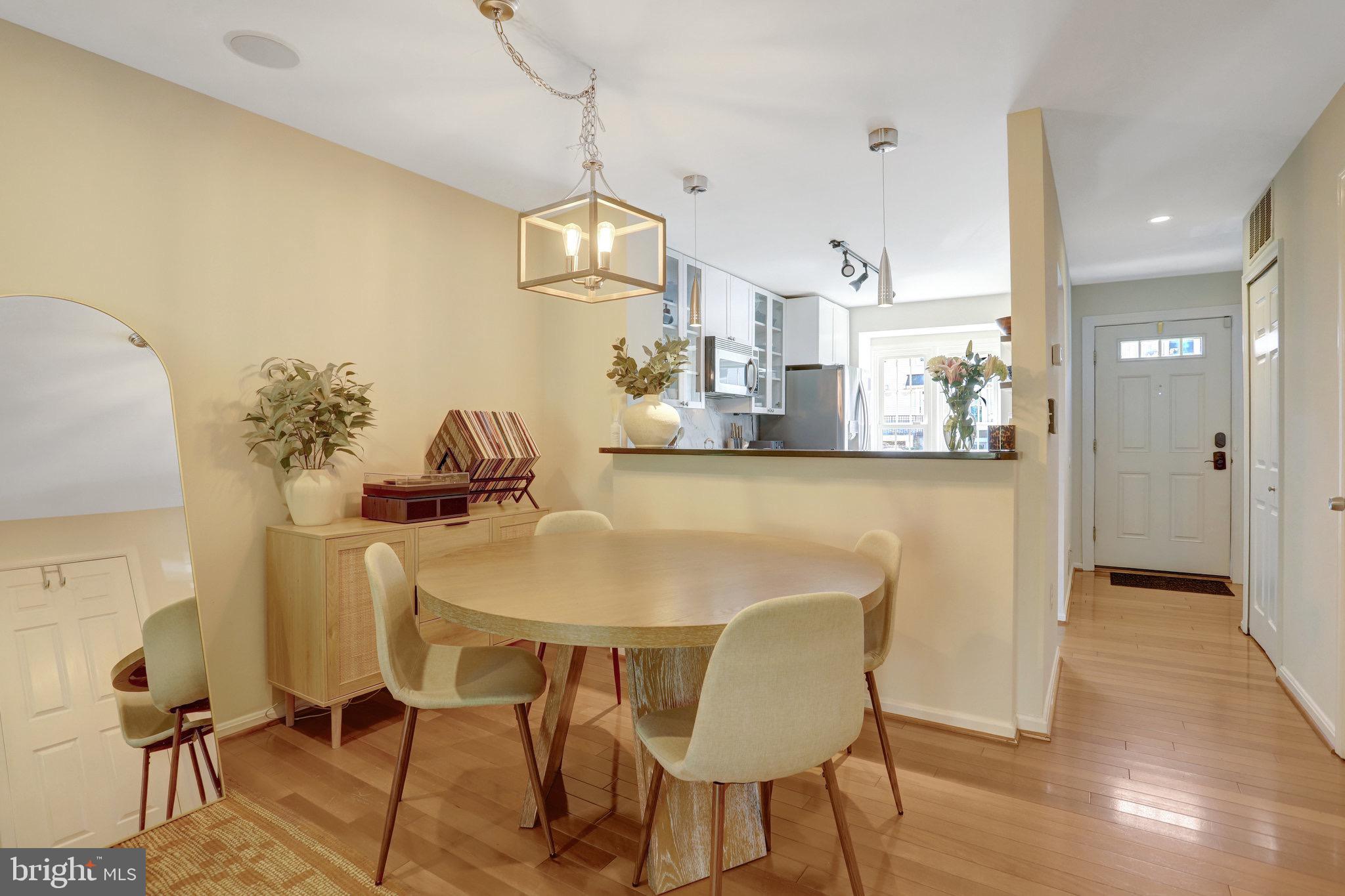 3907 9th Road South Arlington, VA 22204 - Photo 7 of 35 Dining