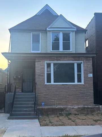 $2,500 | 8720 South May Street, Unit 2, Chicago, IL 60620