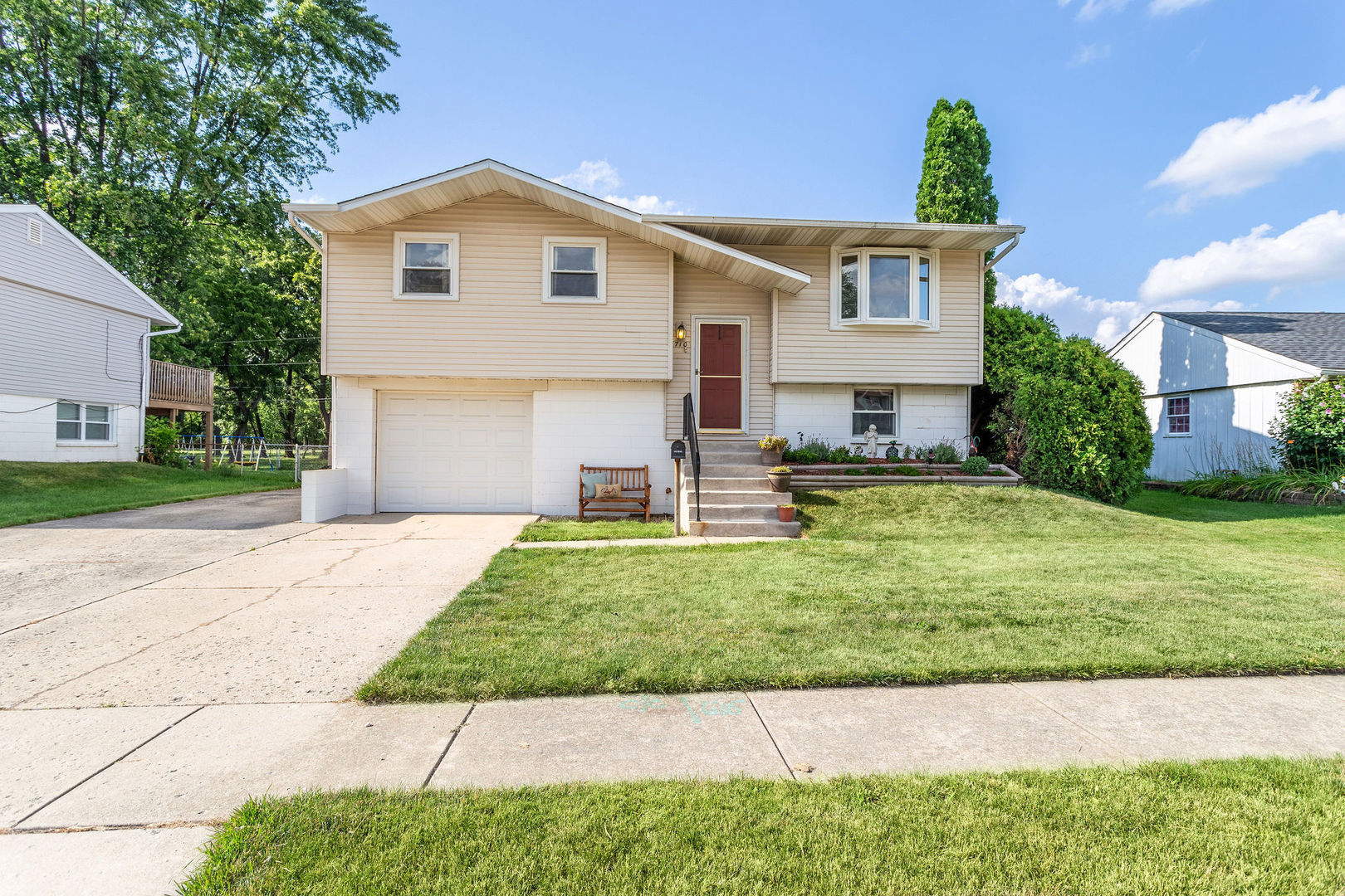 710 Yates Avenue Romeoville, IL 60446 - Photo 3 of 36 Gallery Image 3
