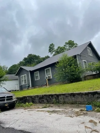 $120,000 | 220 Lafayette Avenue, Lawrenceburg, TN 38464