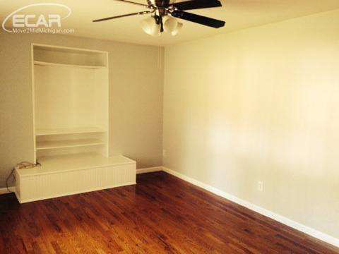 1078 Ransom Drive Flint, MI 48507 - Photo 14 of 15 20423276-13.JPG