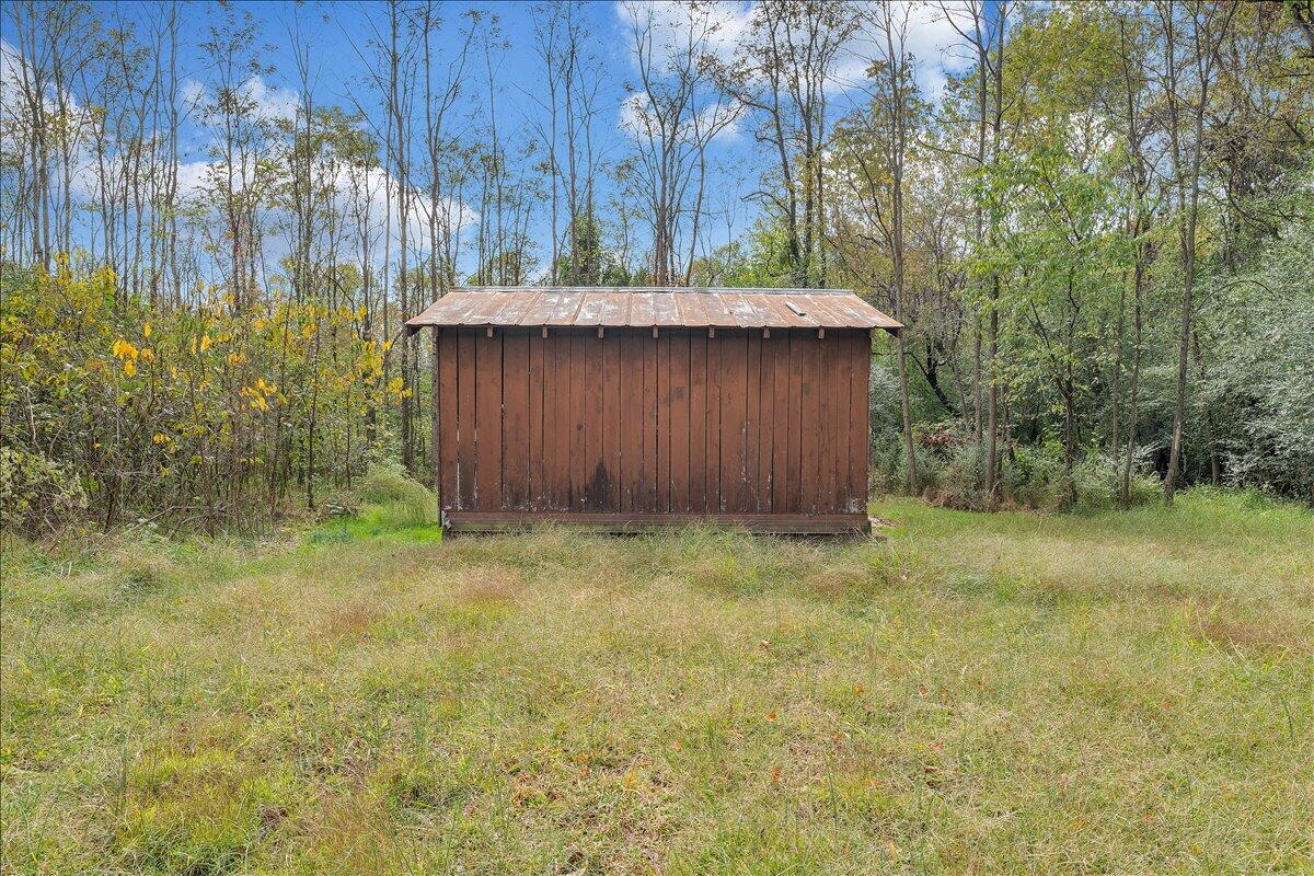 104 Claytor Road Brookneal, VA 24528 - Photo 17 of 43 a backyard of a house