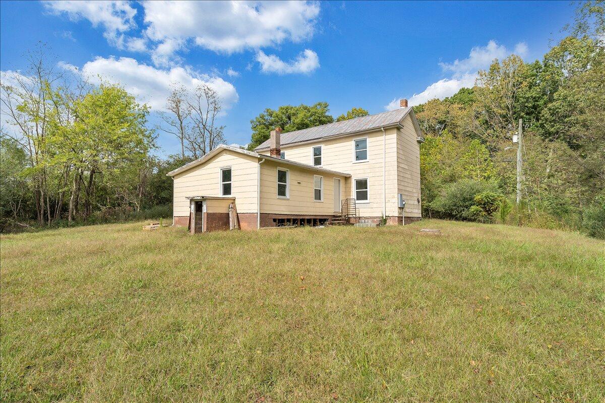 104 Claytor Road Brookneal, VA 24528 - Photo 23 of 43 a view of a house with a yard