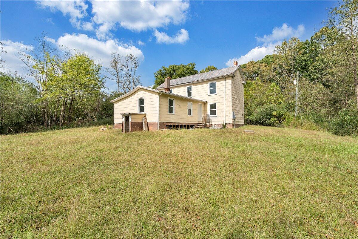 104 Claytor Road Brookneal, VA 24528 - Photo 24 of 43 a house view with a garden space
