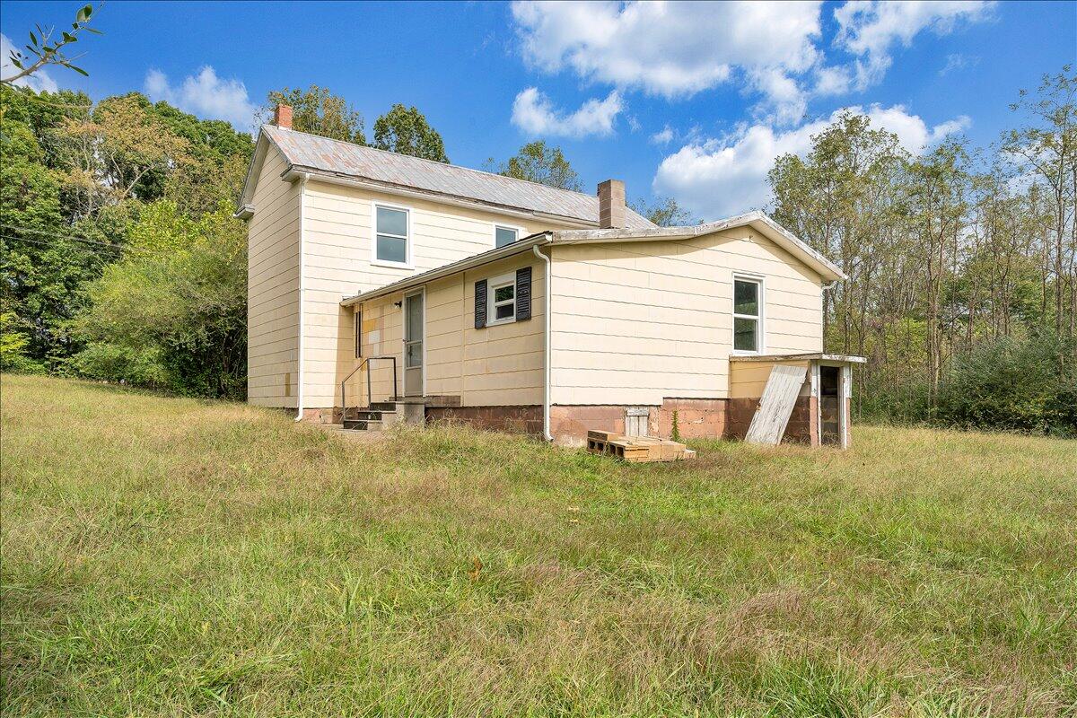 104 Claytor Road Brookneal, VA 24528 - Photo 25 of 43 a view of a backyard with a garden and entertaining space