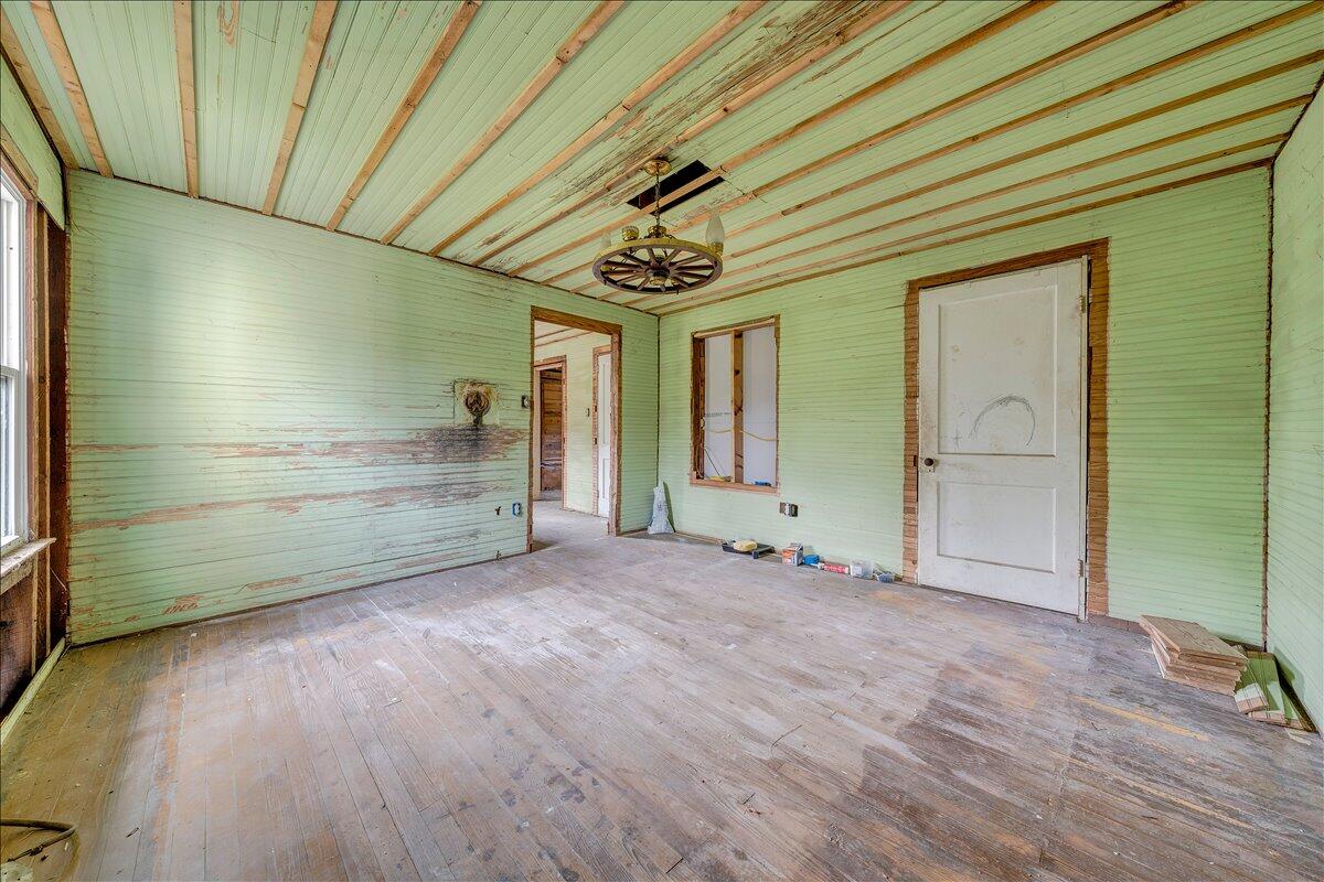 104 Claytor Road Brookneal, VA 24528 - Photo 4 of 43 a view of empty room with ceiling fan and window