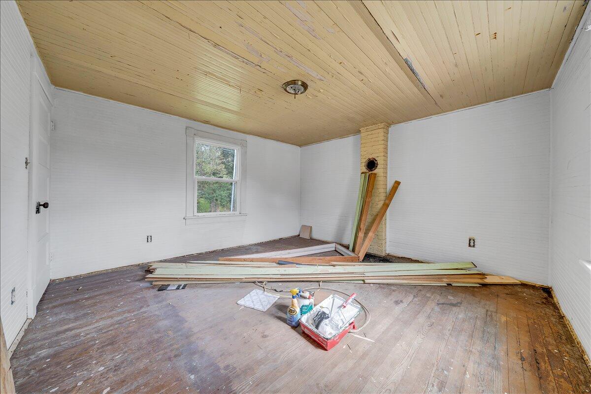 104 Claytor Road Brookneal, VA 24528 - Photo 8 of 43 a view of a room with gym equipment
