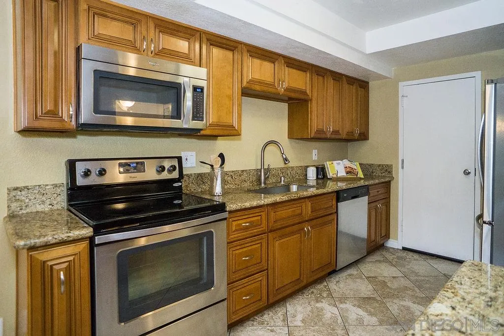 6395 Rancho Mission Road, Unit 10 San Diego, CA 92108 - Photo 9 of 25 Gallery Image 9