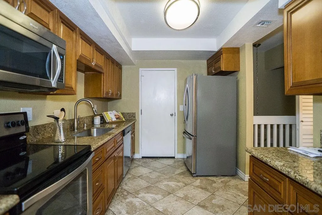 6395 Rancho Mission Road, Unit 10 San Diego, CA 92108 - Photo 10 of 25 Gallery Image 10