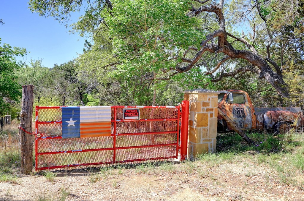 324 East Headwaters Ranch Road Kendalia, TX 78027 - Photo 6 of 61 a view of a wooden fence