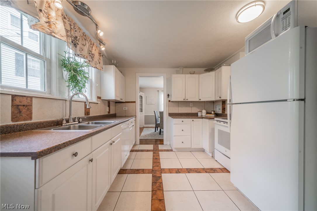 3261 Enderby Road Cleveland, OH 44120 - Photo 8 of 22