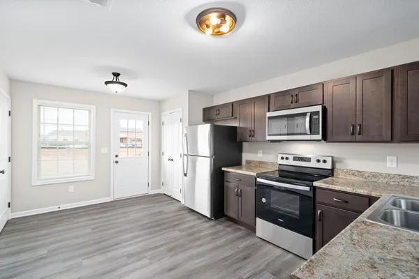 $1,095 | 931 Professional Park Drive, Unit 4E, Clarksville, TN 37040