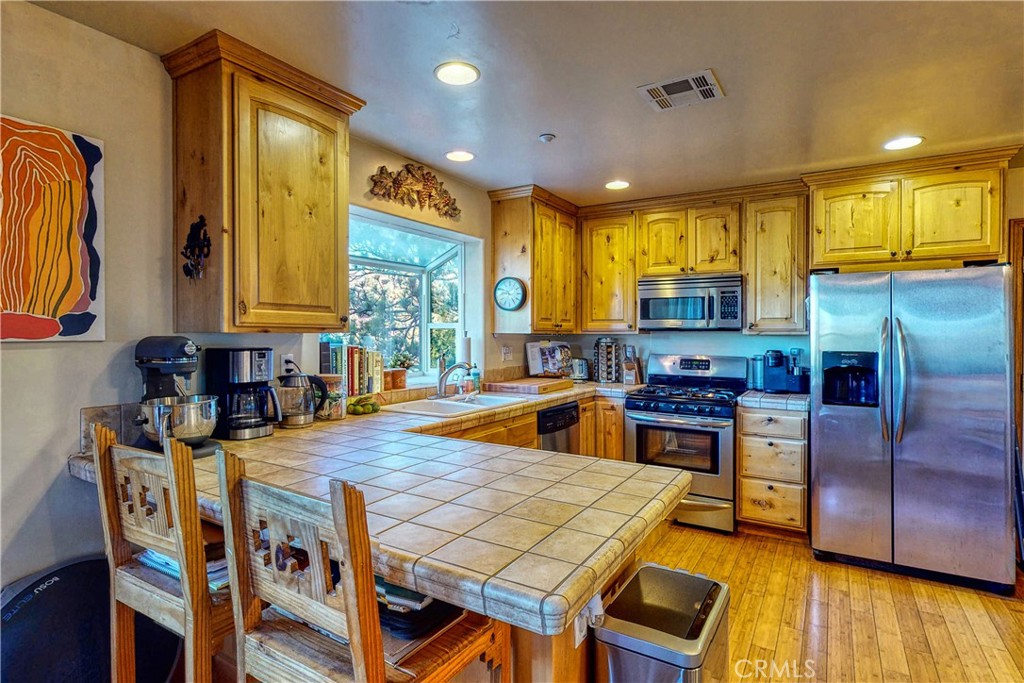 863 Grass Valley Road Lake Arrowhead, CA 92352 - Photo 3 of 35