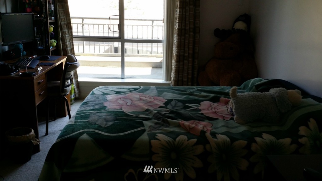 321 10th Avenue South, Unit 618 Seattle, WA 98144 - Photo 11 of 20