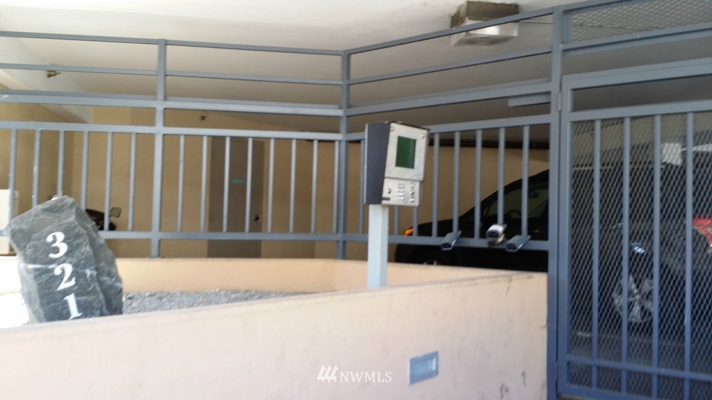 321 10th Avenue South, Unit 618 Seattle, WA 98144 - Photo 18 of 20