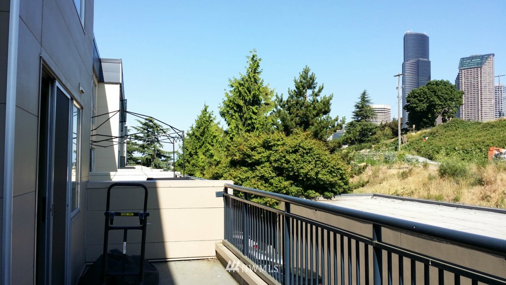 321 10th Avenue South, Unit 618 Seattle, WA 98144 - Photo 3 of 20