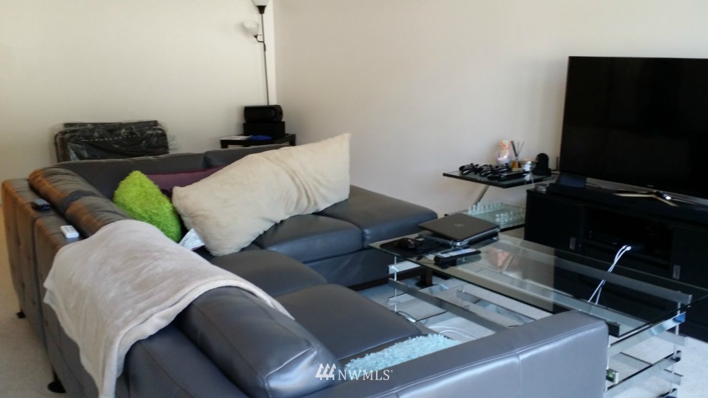 321 10th Avenue South, Unit 618 Seattle, WA 98144 - Photo 5 of 20