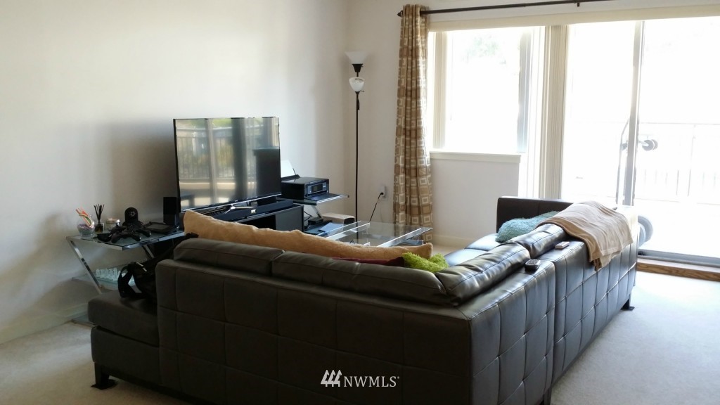 321 10th Avenue South, Unit 618 Seattle, WA 98144 - Photo 6 of 20