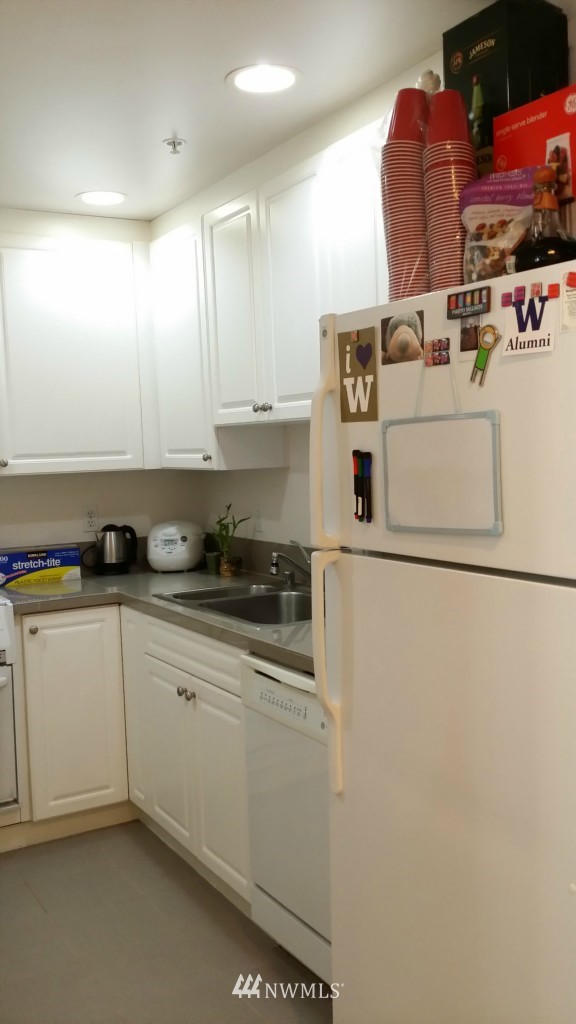 321 10th Avenue South, Unit 618 Seattle, WA 98144 - Photo 7 of 20