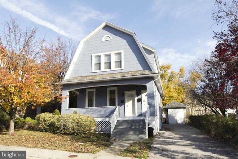 509 Kingston Road Baltimore, MD 21229 - Photo 1 of 17 a front view of a house with garden