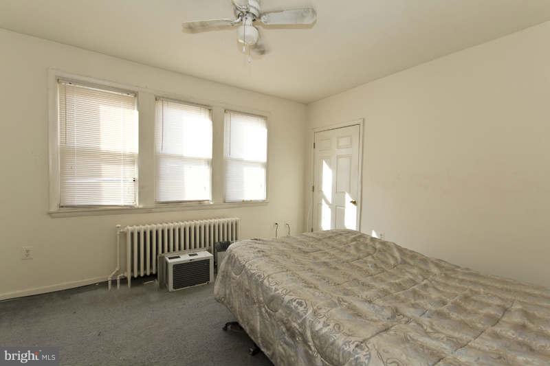 509 Kingston Road Baltimore, MD 21229 - Photo 15 of 17 a bedroom with a bed and a window