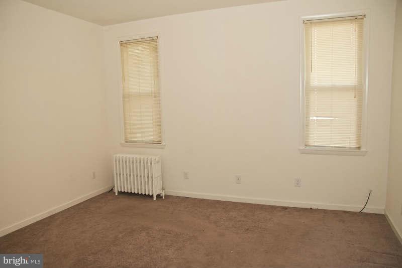 509 Kingston Road Baltimore, MD 21229 - Photo 8 of 17 an empty room with windows