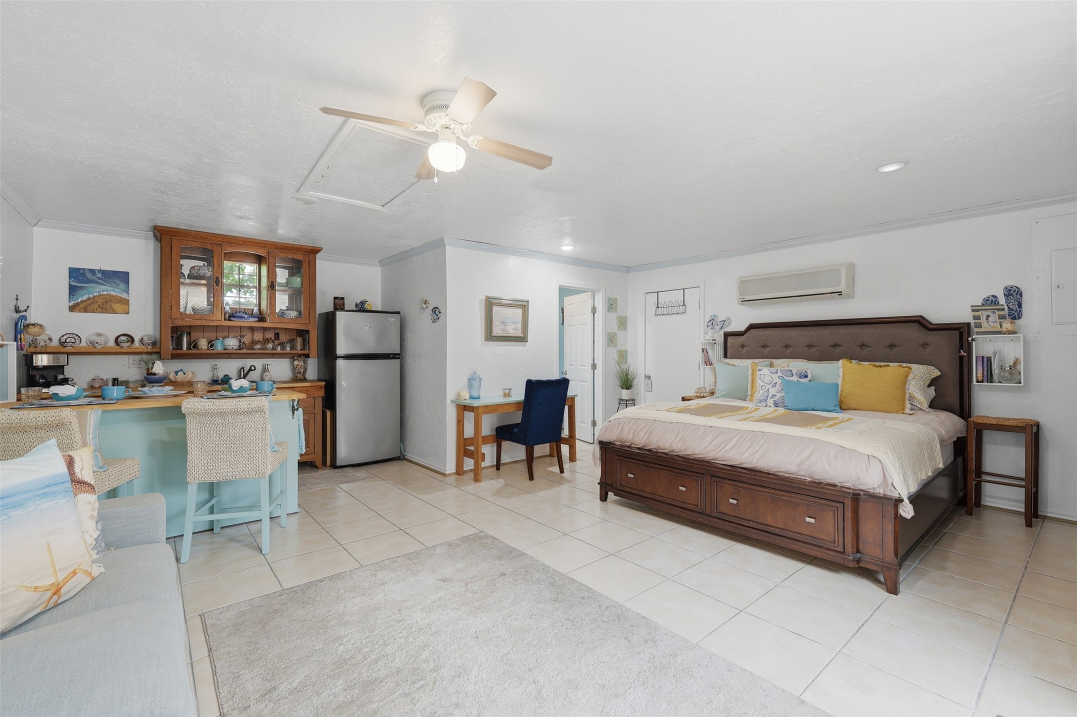 7010 River Mill Drive Spring, TX 77379 - Photo 26 of 29 a spacious bedroom with a bed and ceiling cabinets