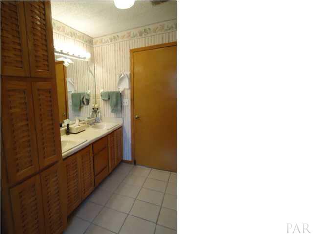 7840 Petersen Point Road Milton, FL 32583 - Photo 11 of 24 Gallery Image 11