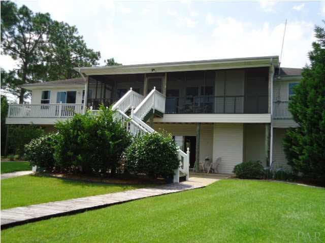 7840 Petersen Point Road Milton, FL 32583 - Photo 21 of 24 rear view.