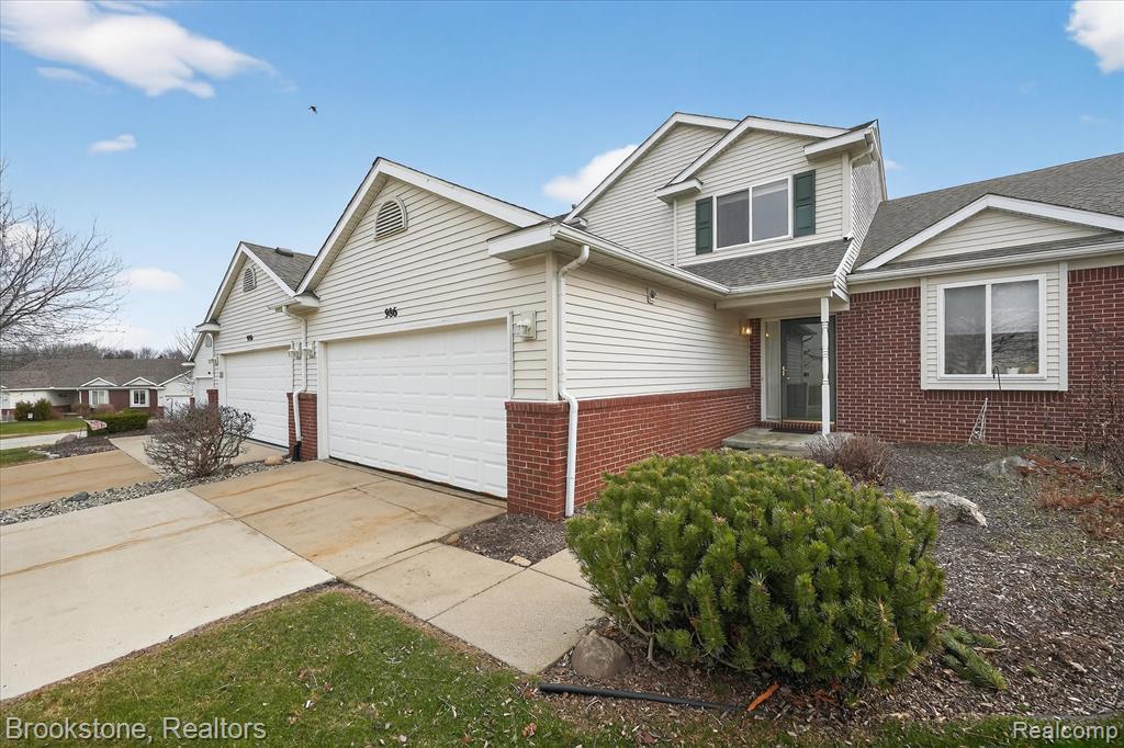 986 Spirea, Unit 44 Howell, MI 48843 - Photo 4 of 49