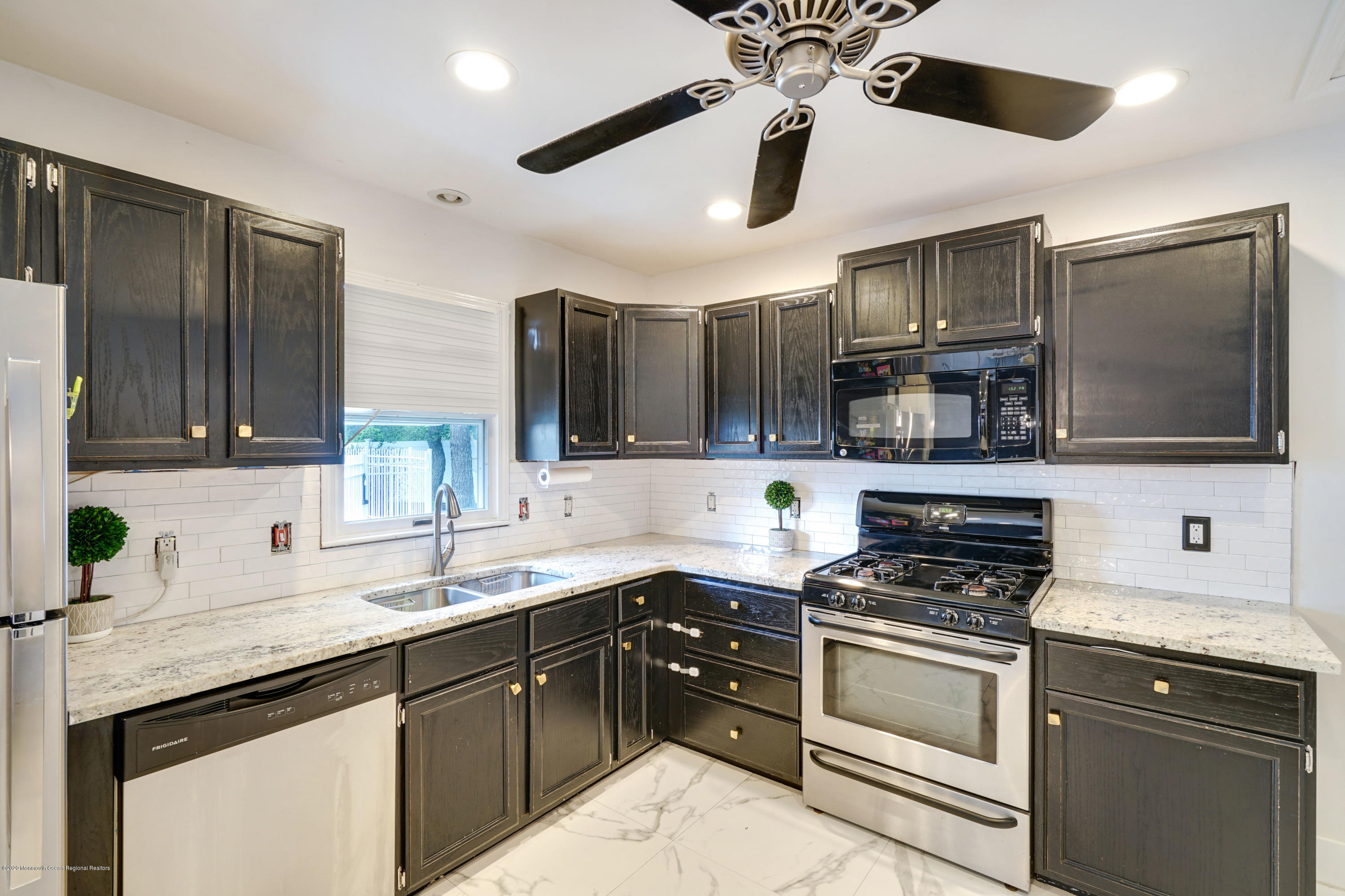 92 Hickory Hill Road Jackson, NJ 08527 - Photo 16 of 43 Double Sink