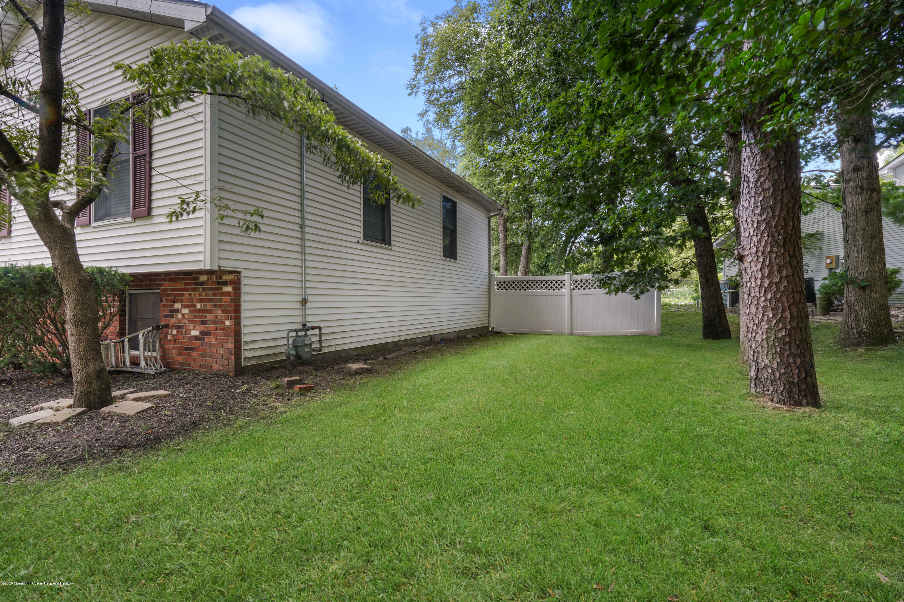 92 Hickory Hill Road Jackson, NJ 08527 - Photo 42 of 43 Side Yard