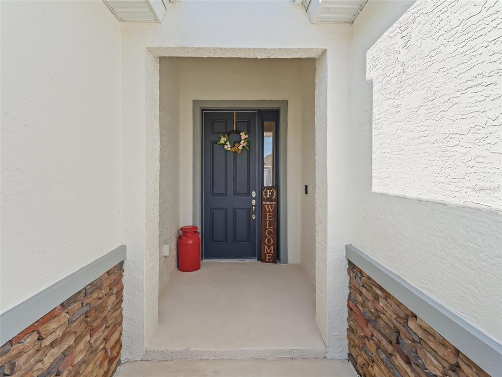 7206 Southwest 60th Lane Ocala, FL 34474 - Photo 4 of 50 a close view of closet