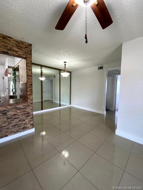 2615 West 67th Place, Unit 2111 Hialeah, FL 33016 - Photo 1 of 21