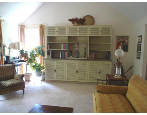 92 Potter Pond, Unit 92 Lexington, MA 02421 - Photo 2 of 10 Gallery Image 2
