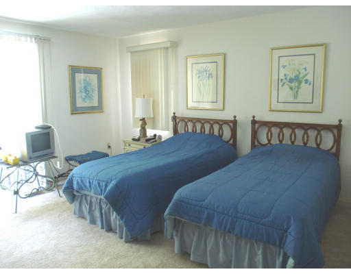 92 Potter Pond, Unit 92 Lexington, MA 02421 - Photo 6 of 10 Gallery Image 6