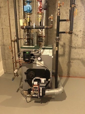 60 Cushing Road Webster, MA 01570 - Photo 24 of 30 a room with table and chairs