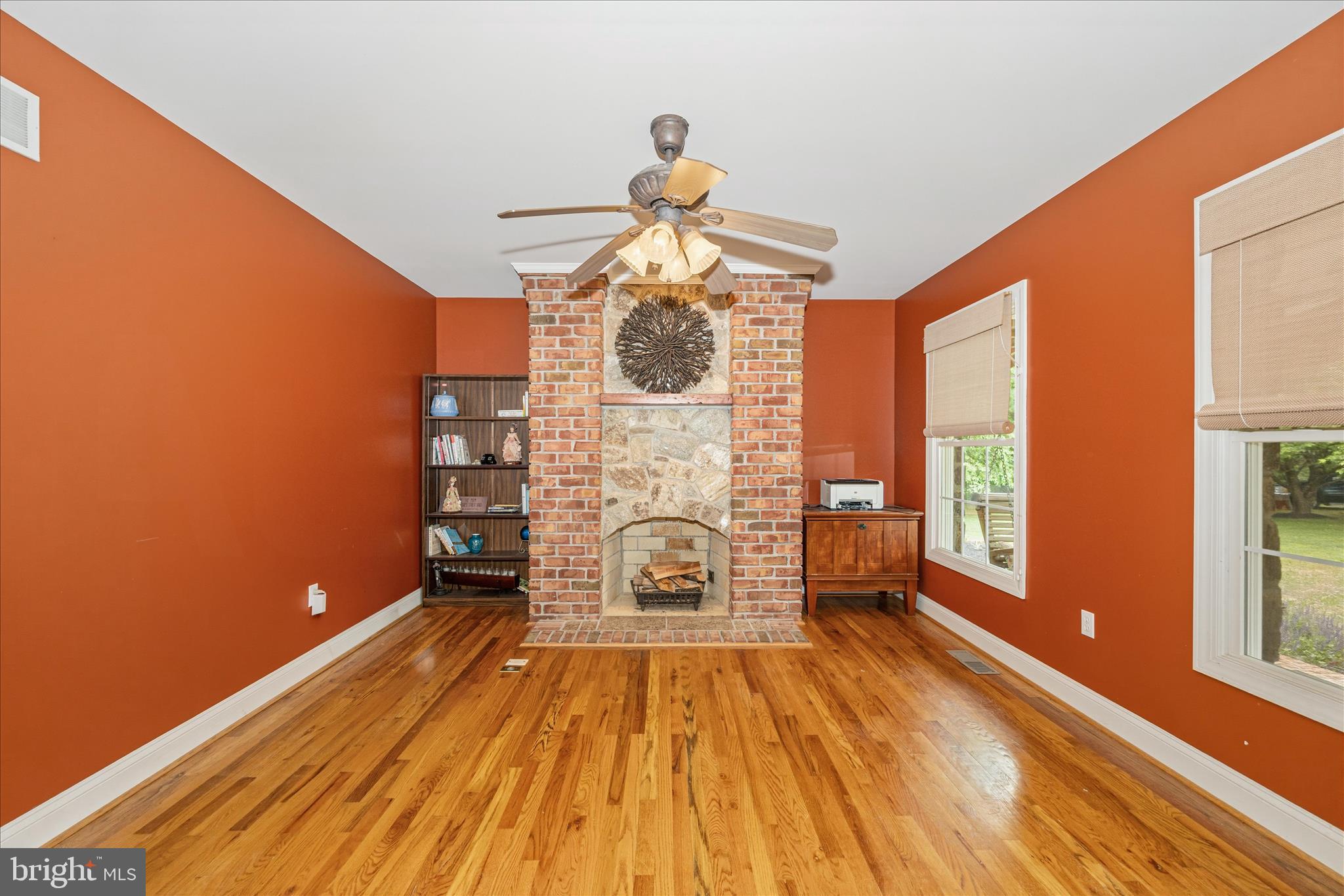 18400 New Cut Road Mount Airy, MD 21771 - Photo 7 of 86 Living Room