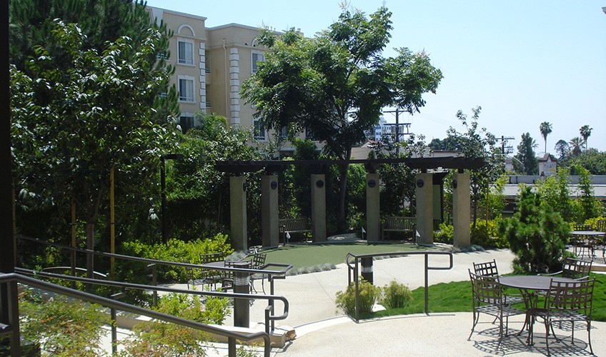 450 South Grand View Street Los Angeles, CA 90057 - Photo 2 of 9 a view of a chair and tables in the patio