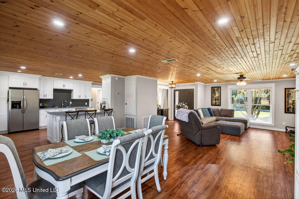 2188 George Walton Drive Biloxi, MS 39531 - Photo 12 of 49 2188GeorgeWaltonDr.-16