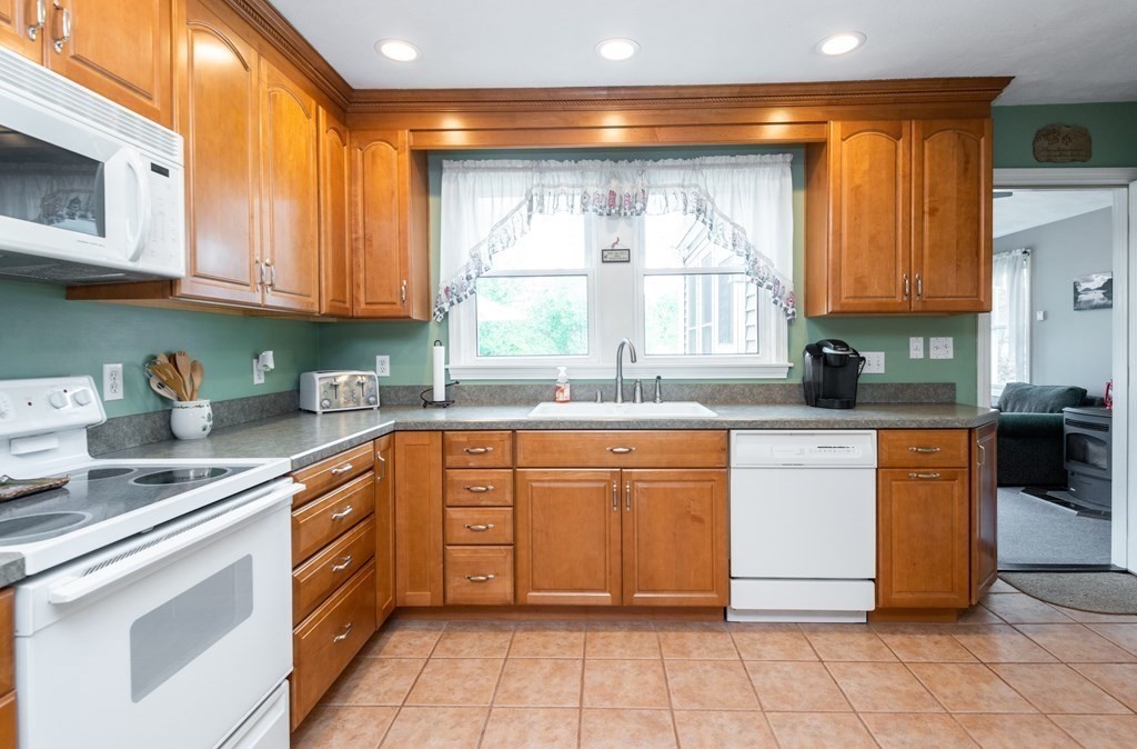 7 Parallel Street Salem, MA 01970 - Photo 8 of 42