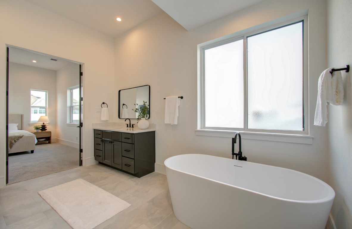 1645 Bingle Road Houston, TX 77055 - Photo 38 of 50 a spacious bathroom with a tub sink and mirror