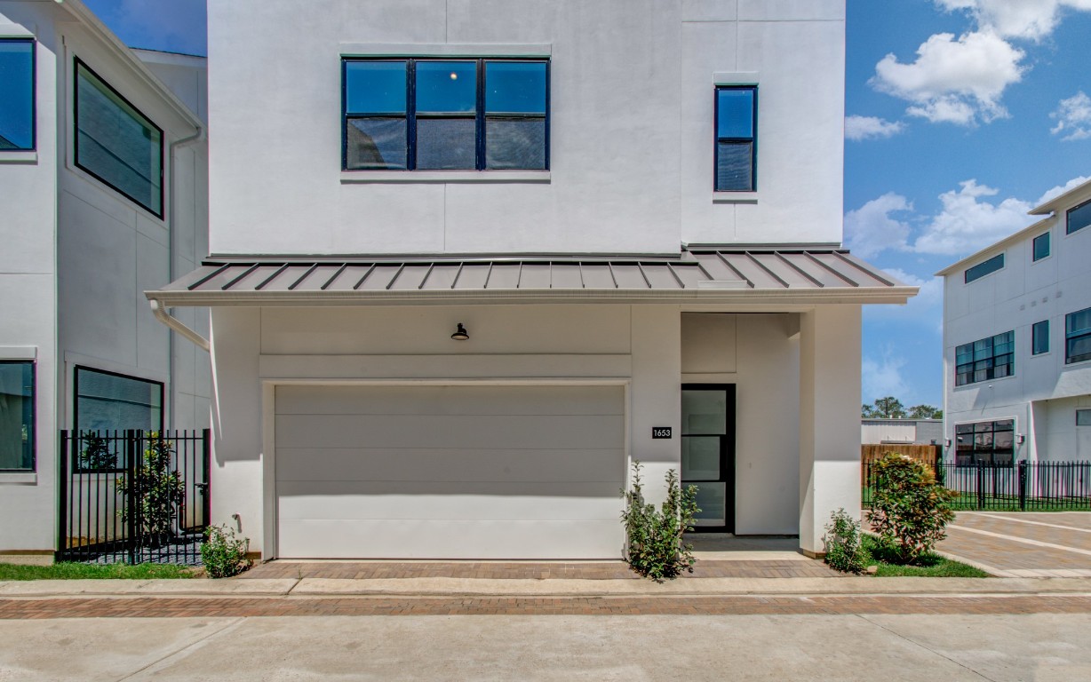 1645 Bingle Road Houston, TX 77055 - Photo 5 of 50 a front view of a house