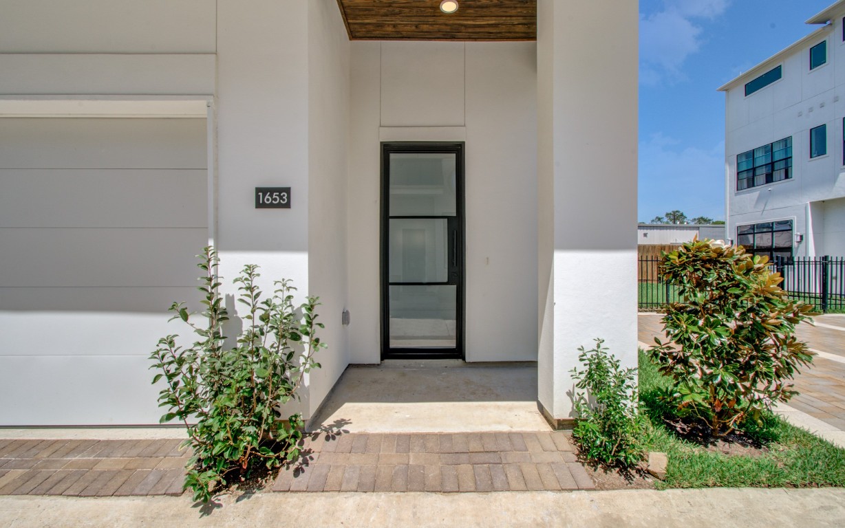 1645 Bingle Road Houston, TX 77055 - Photo 6 of 50 front view of a house