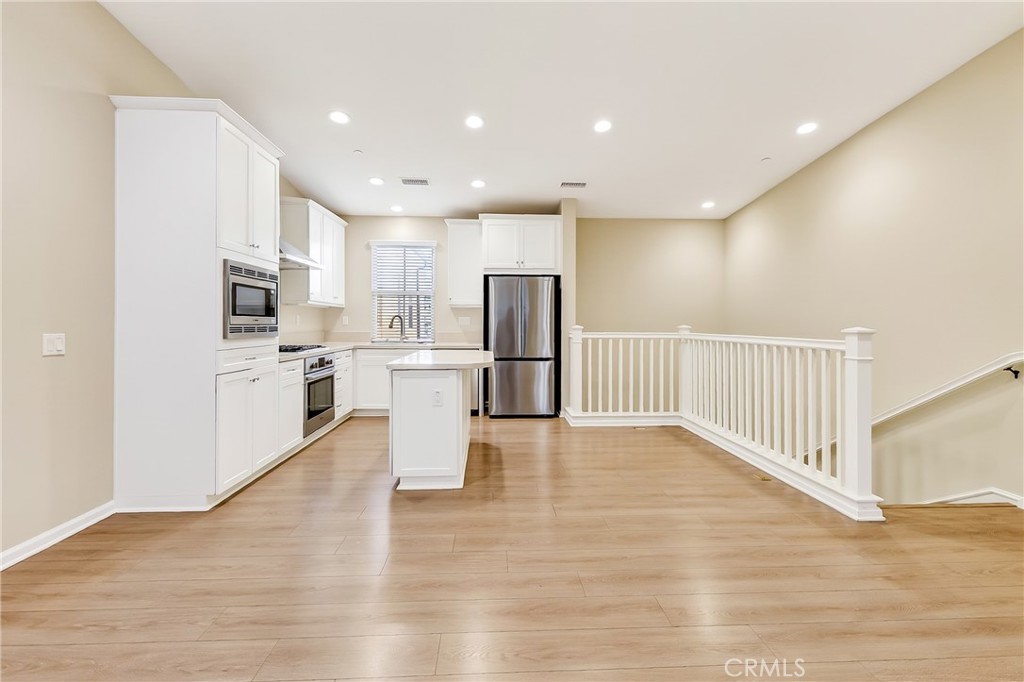 62 Granite Path Irvine, CA 92620 - Photo 5 of 27