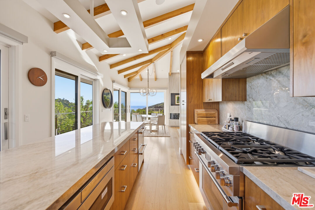 27008 Old Chimney Road Malibu, CA 90265 - Photo 9 of 34
