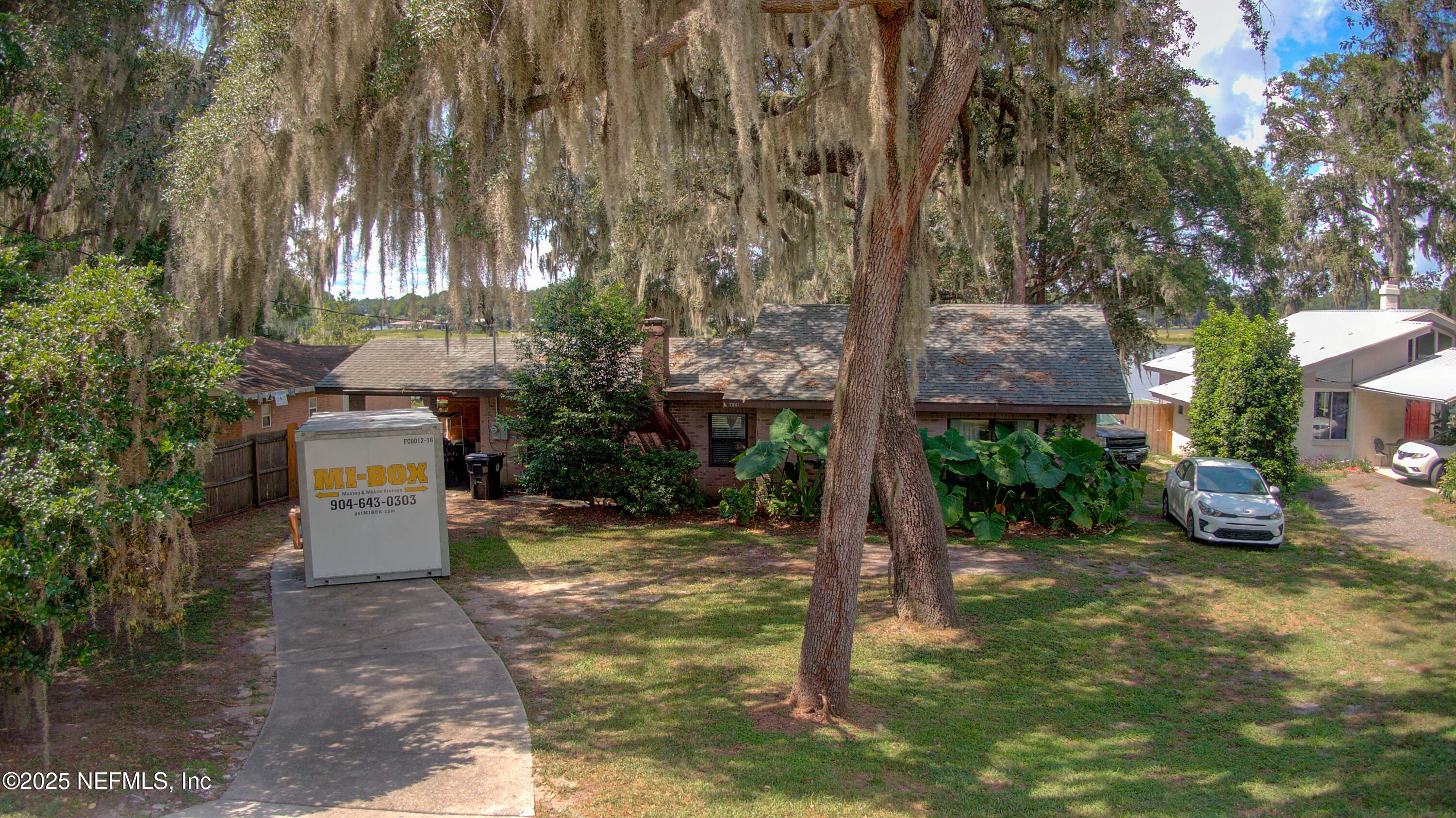 7861 State Road 21 Keystone Heights, FL 32656 - Photo 1 of 51 a front view of a house with a yard
