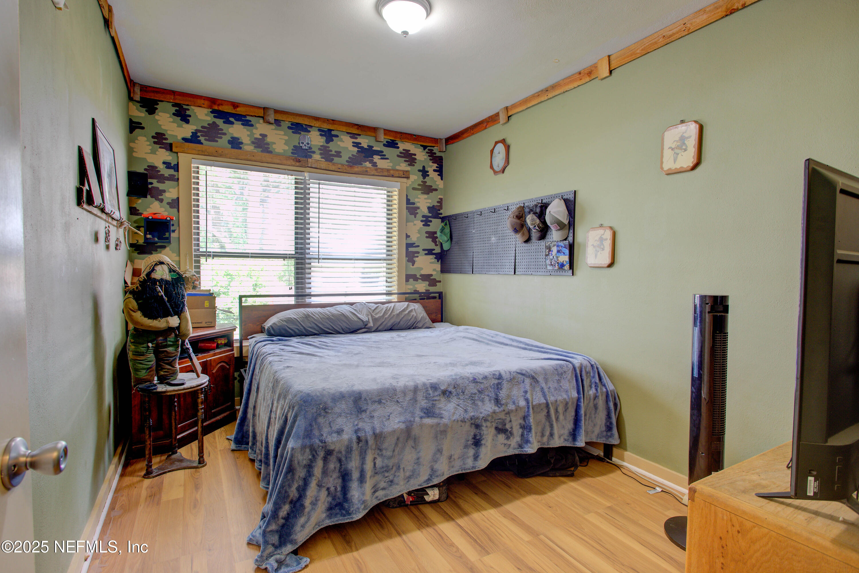 7861 State Road 21 Keystone Heights, FL 32656 - Photo 30 of 51 a bed sitting in a bedroom next to a window
