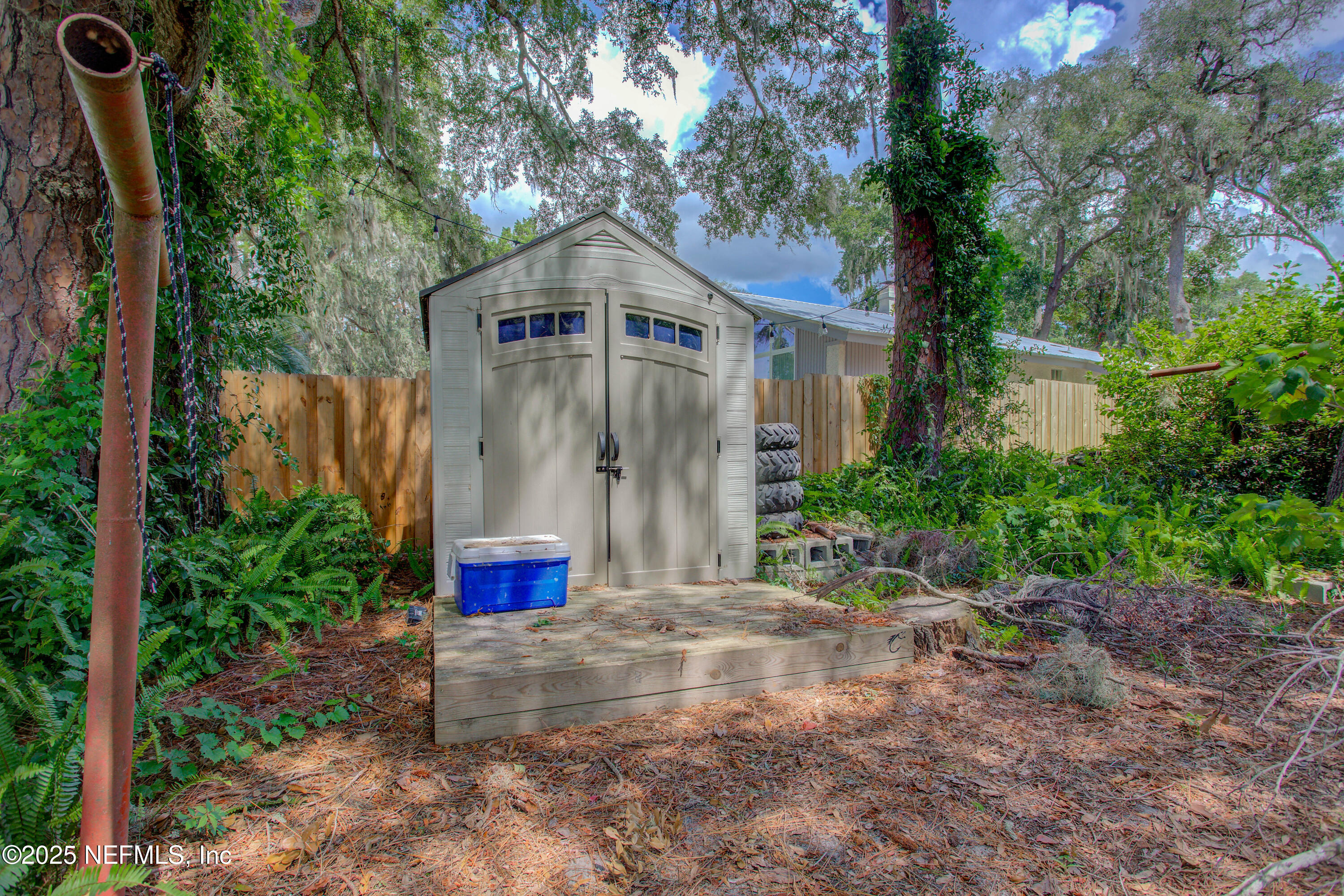 7861 State Road 21 Keystone Heights, FL 32656 - Photo 37 of 51 a front view of a house with a yard